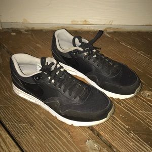 Women’s Nike Air Max 1 Ultra Running Shoes